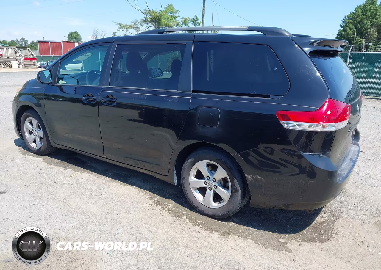 2013 Toyota Sienna Le V6 8 Passenger VIN:5TDKK3DC3DS362982 - 3