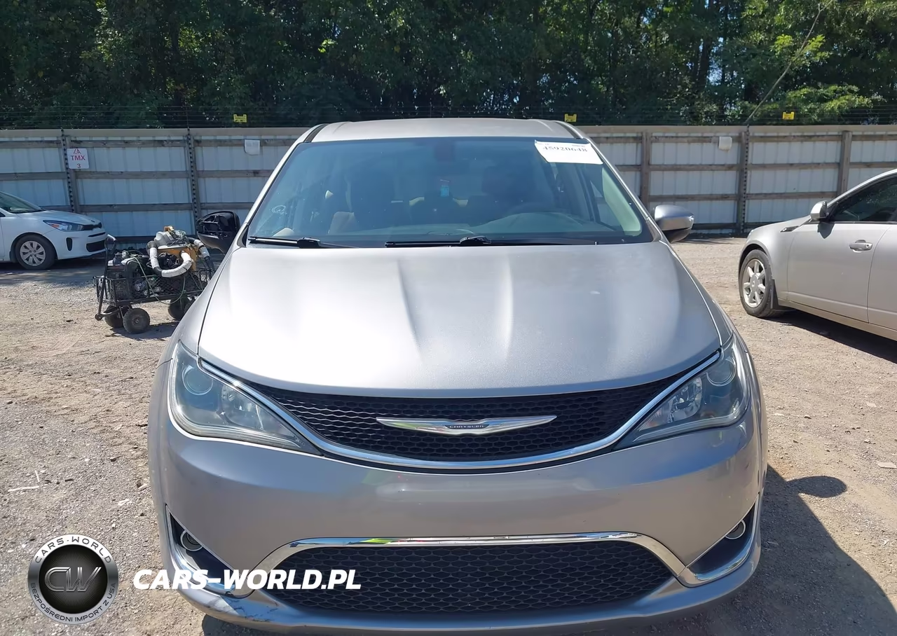 2017 Chrysler Pacifica Touring Plus VIN:2C4RC1BG4HR777491 - 12