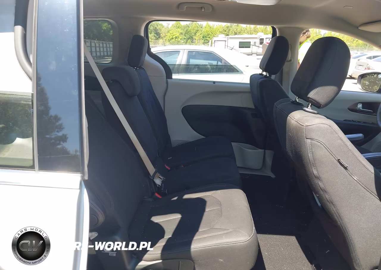 2017 Chrysler Pacifica Touring Plus VIN:2C4RC1BG4HR777491 - 8