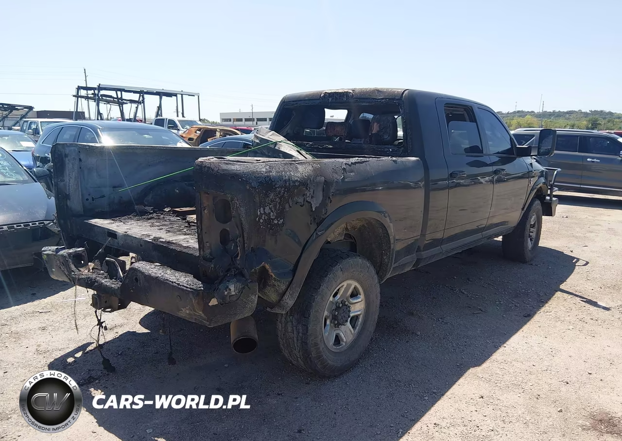 2015 Ram 2500 Laramie VIN:3C6UR5NL5FG644838 - 4