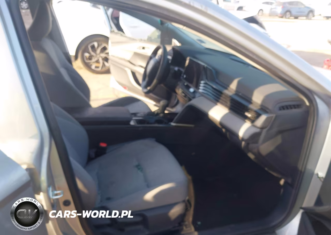 2025 Toyota Camry Le VIN:4T1DAACK2SU057342 - 5