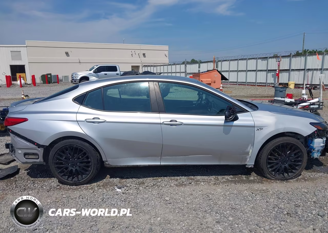 2025 Toyota Camry Le VIN:4T1DAACK8SU589095 - 14
