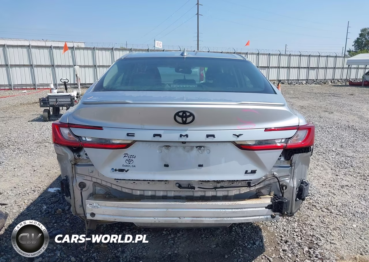 2025 Toyota Camry Le VIN:4T1DAACK8SU589095 - 17