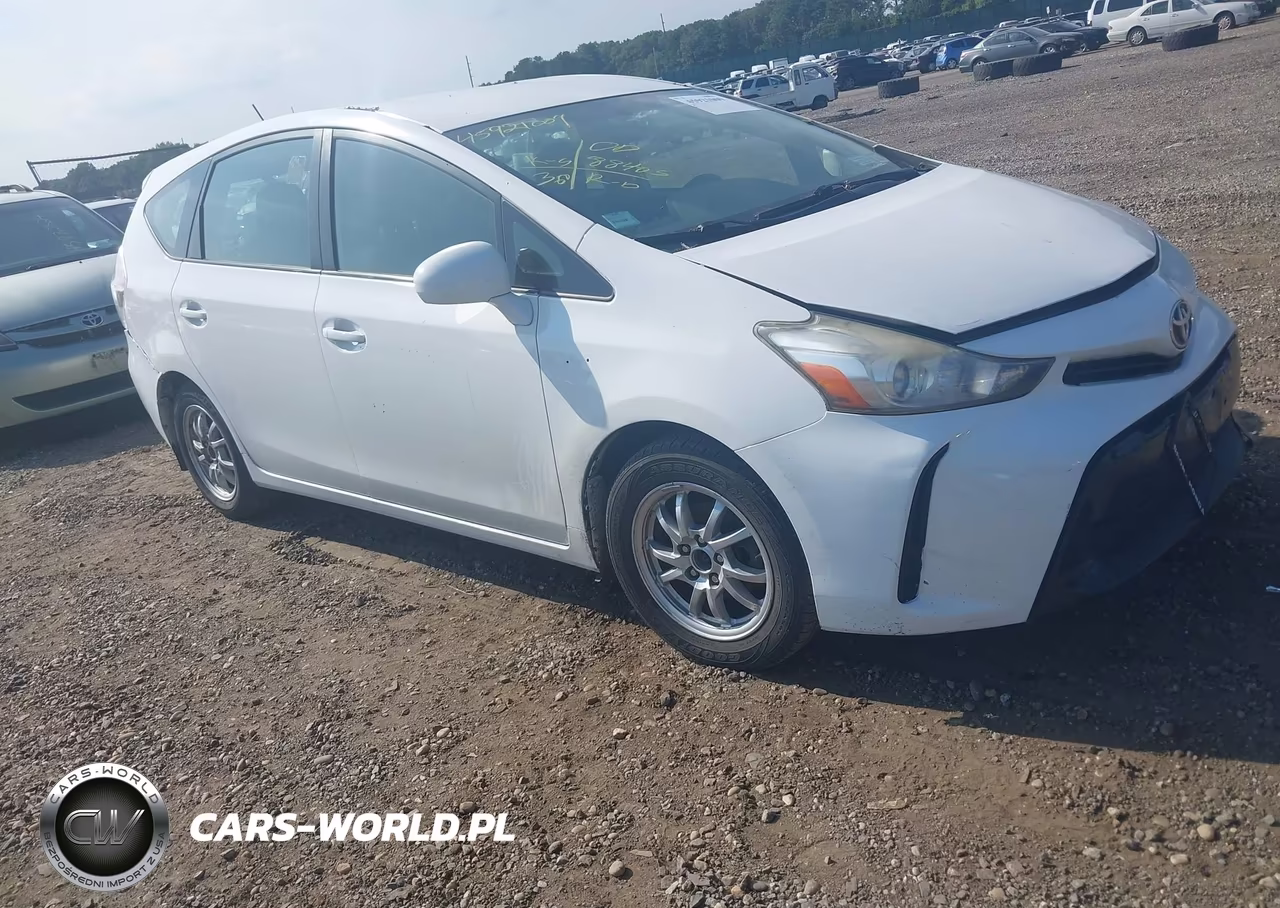 2015 Toyota Prius V Two – zdjęcie 1 z 17