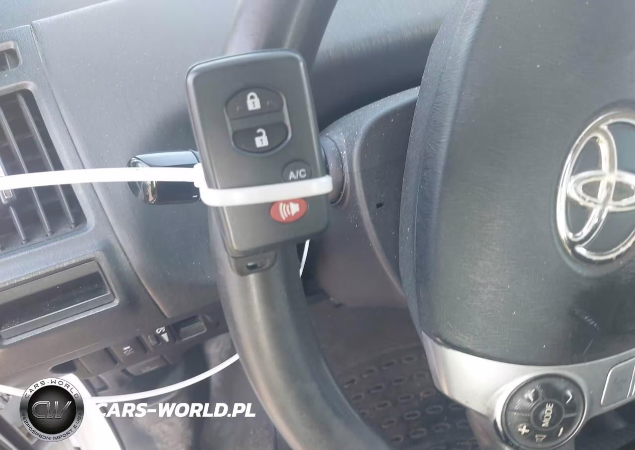 2015 Toyota Prius V Two VIN:JTDZN3EU9FJ017419 - 11