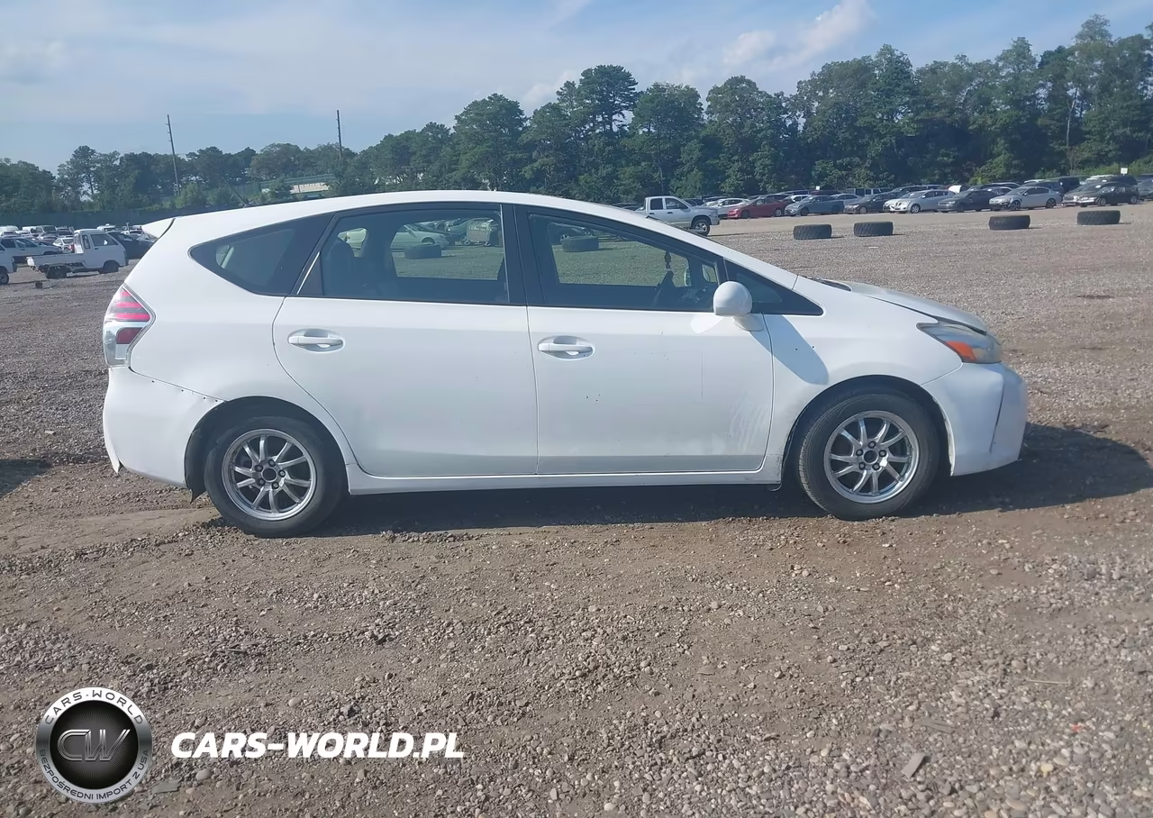 2015 Toyota Prius V Two VIN:JTDZN3EU9FJ017419 - 13