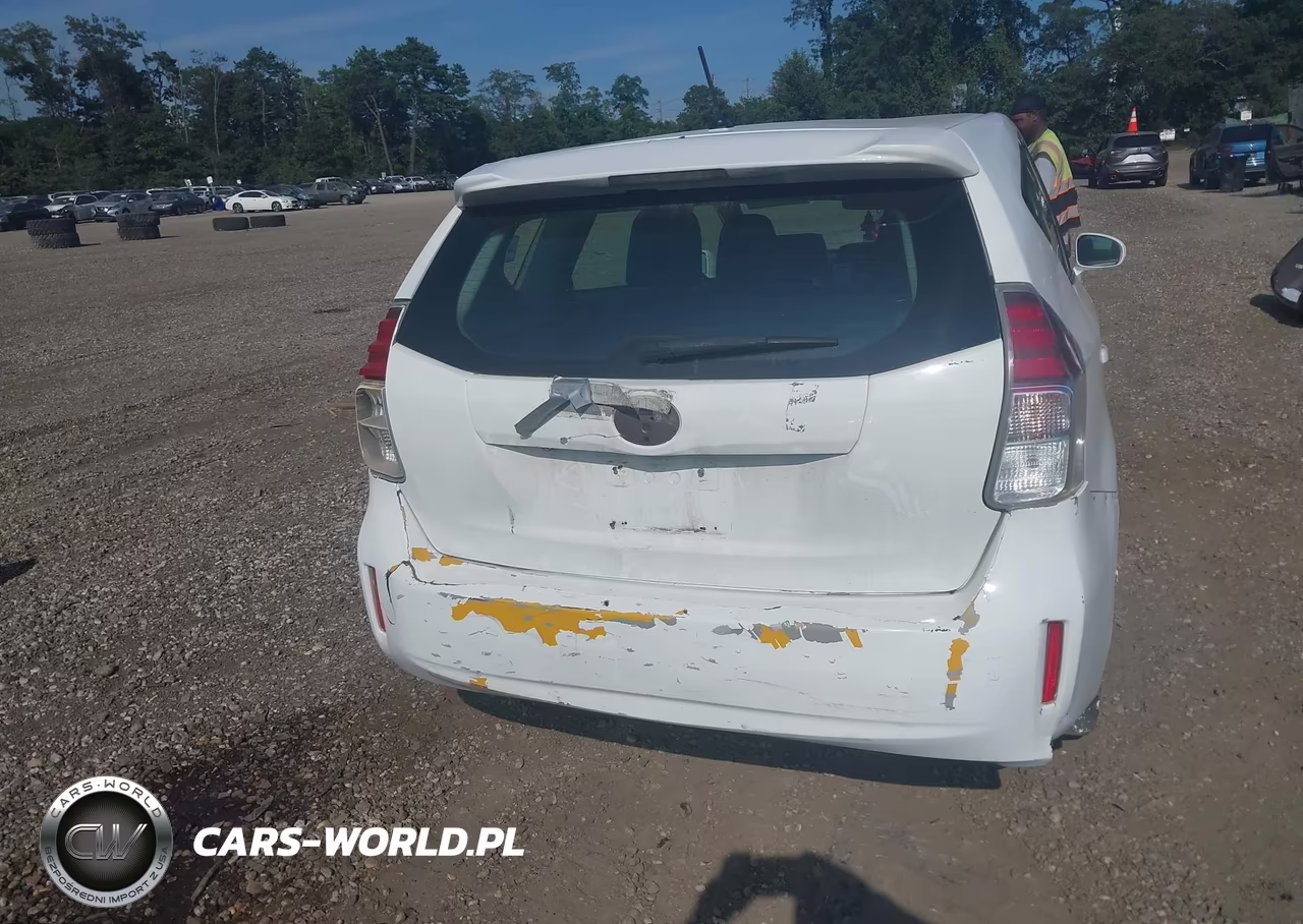2015 Toyota Prius V Two VIN:JTDZN3EU9FJ017419 - 16