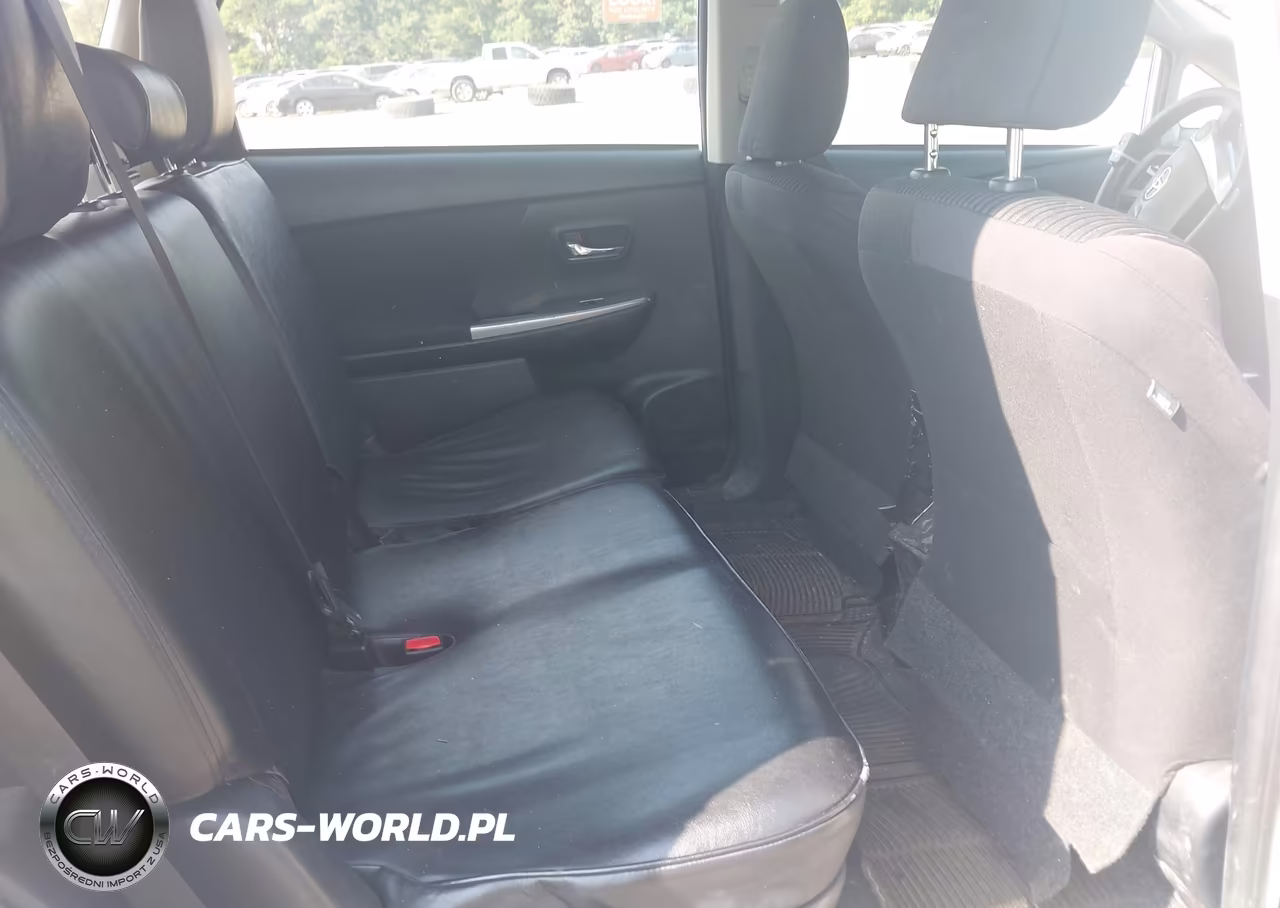 2015 Toyota Prius V Two VIN:JTDZN3EU9FJ017419 - 8
