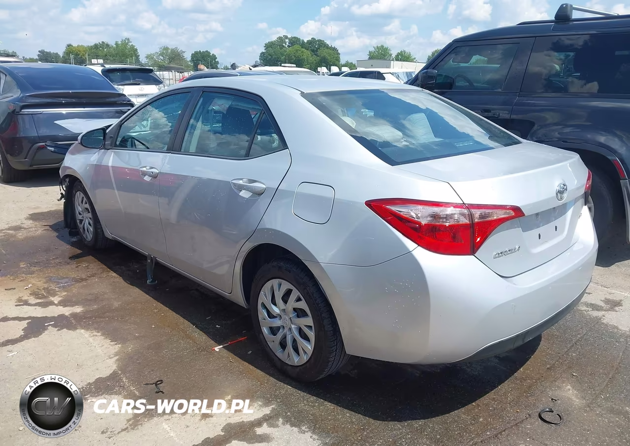 2017 Toyota Corolla Le VIN:2T1BURHE6HC895559 - 3
