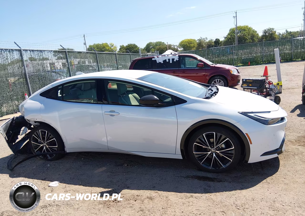 2024 Toyota Prius Xle VIN:JTDACAAU4R3045540 - 13