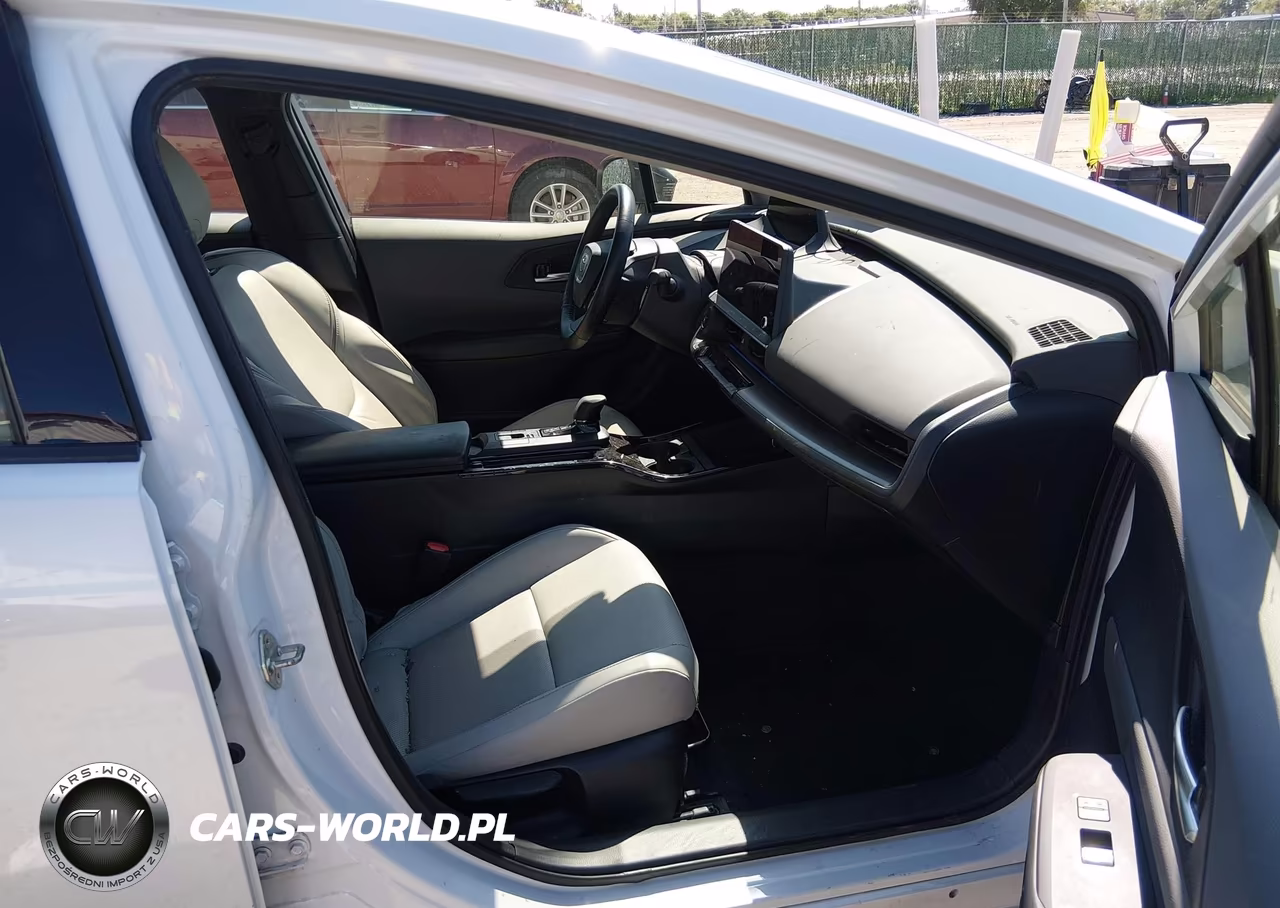 2024 Toyota Prius Xle VIN:JTDACAAU4R3045540 - 5