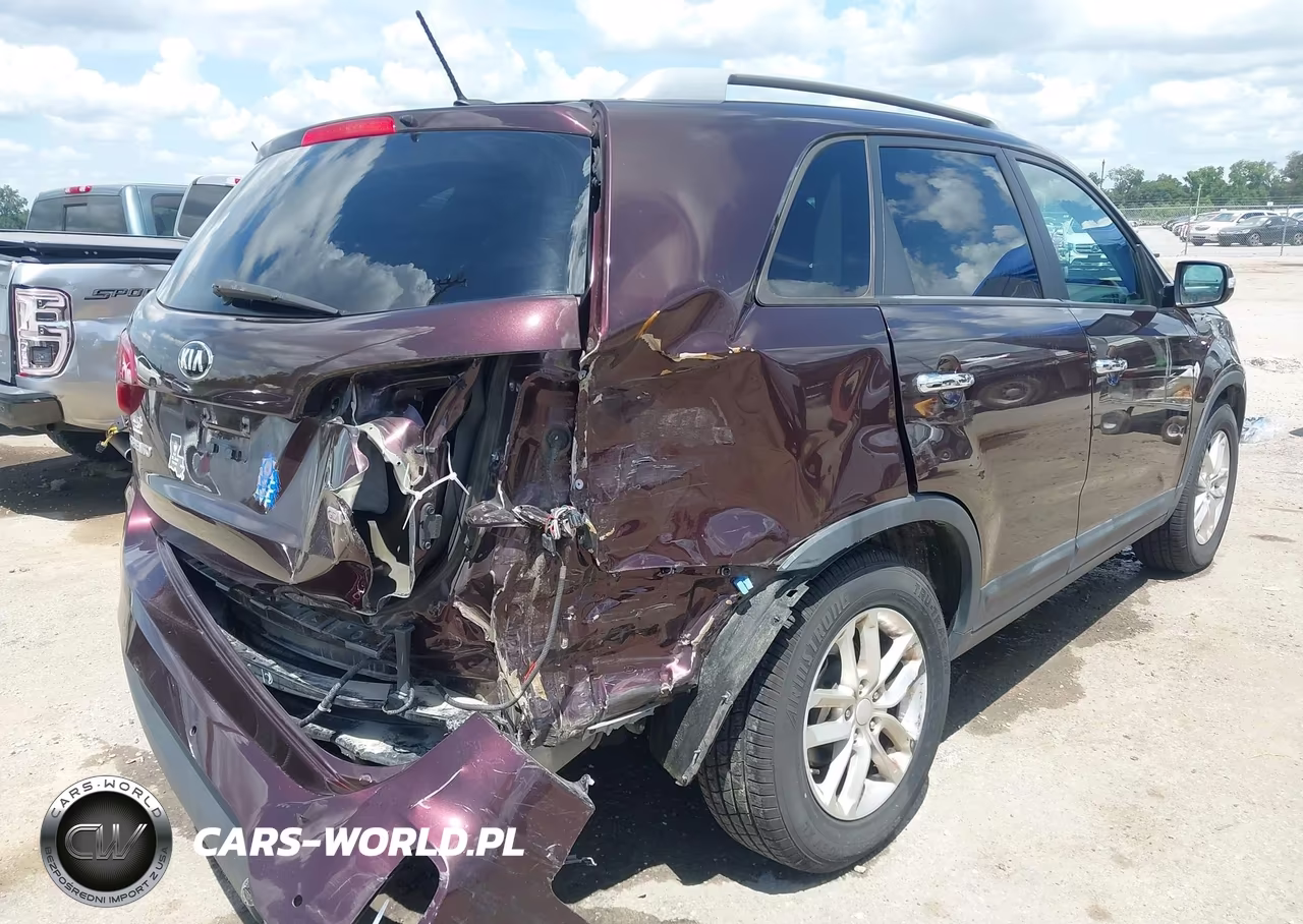 2015 Kia Sorento Lx VIN:5XYKT4A67FG659819 - 4