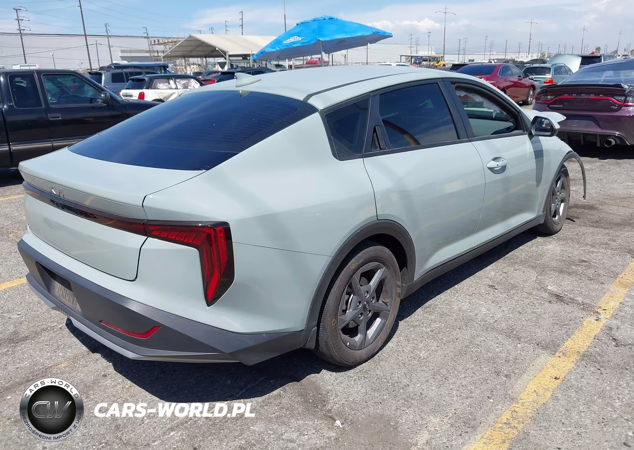 2025 Kia K4 Lxs VIN:3KPFT4DE5SE165082 - 4