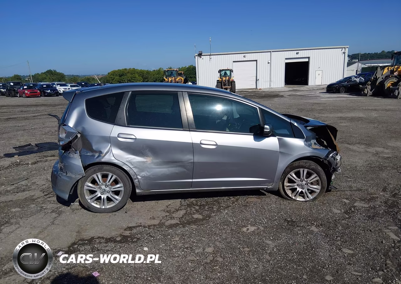 2010 Honda Fit Sport VIN:JHMGE8H4XAS021383 - 13