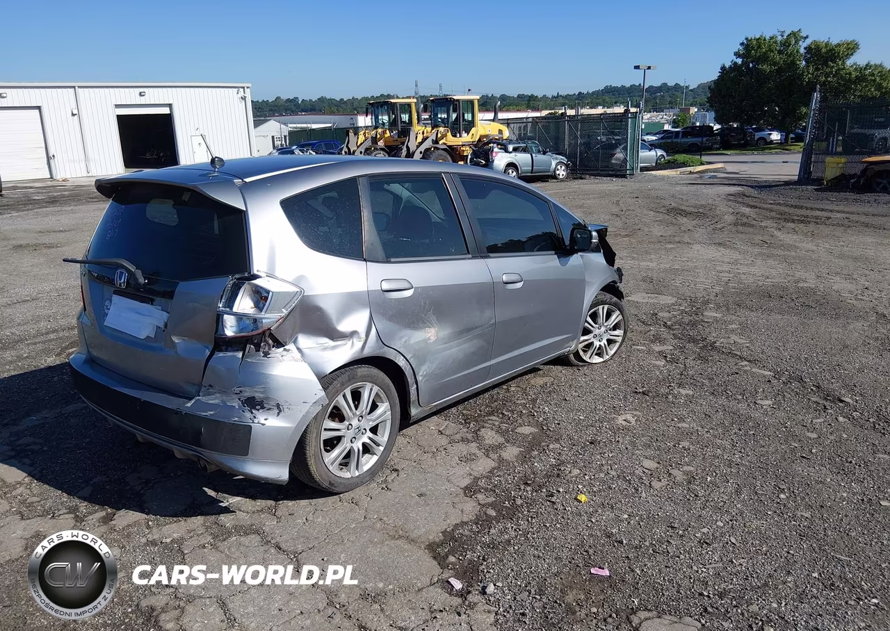 2010 Honda Fit Sport VIN:JHMGE8H4XAS021383 - 4