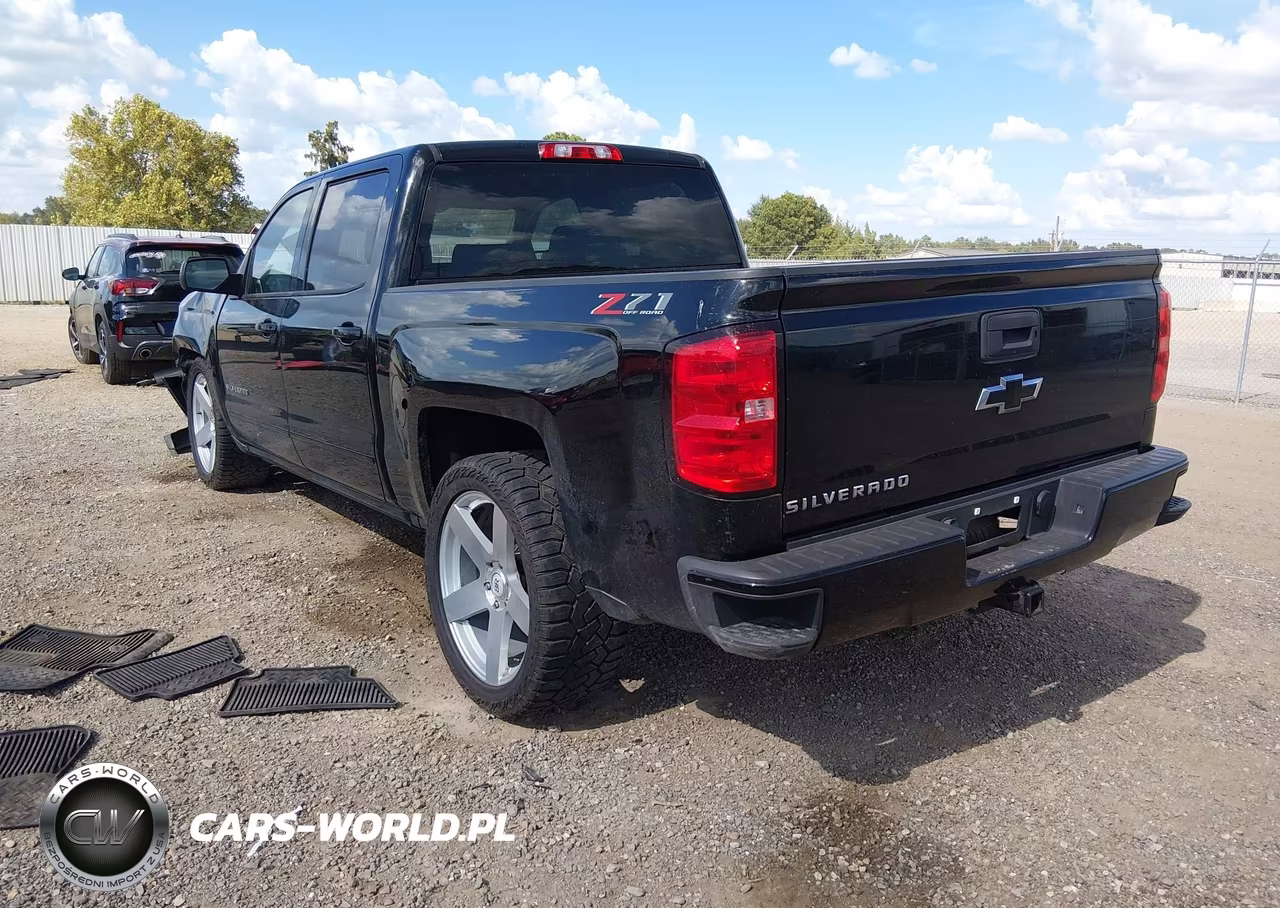 2018 Chevrolet Silverado 1500 2Lt VIN:3GCUKREC4JG116317 - 3