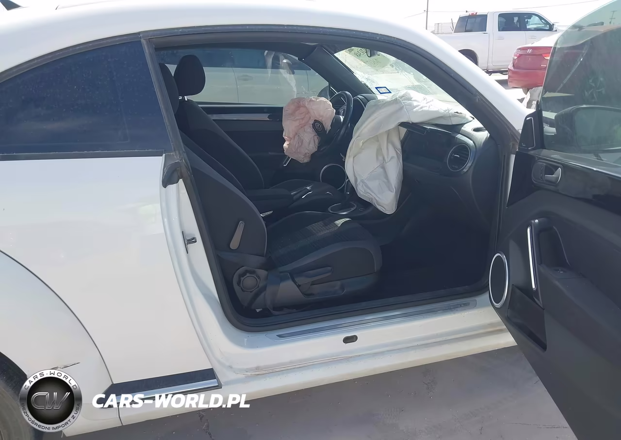 2014 Volkswagen Beetle 2.0T R-Line VIN:3VWVT7AT7EM666448 - 5