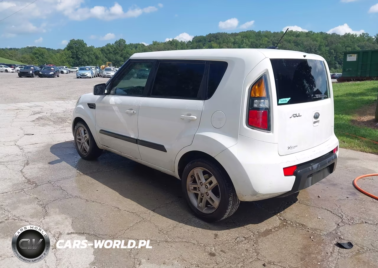 2011 Kia Soul + VIN:KNDJT2A25B7327205 - 3