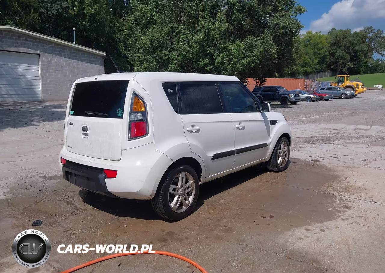 2011 Kia Soul + VIN:KNDJT2A25B7327205 - 4