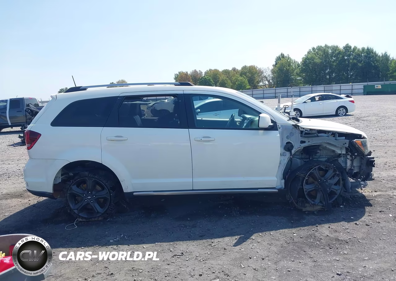 2020 Dodge Journey Crossroad VIN:3C4PDCGB2LT220145 - 12