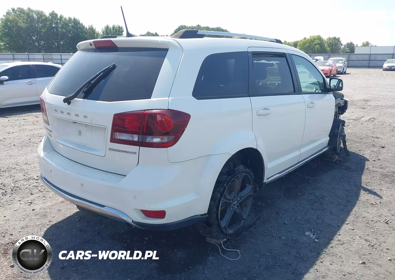 2020 Dodge Journey Crossroad VIN:3C4PDCGB2LT220145 - 4