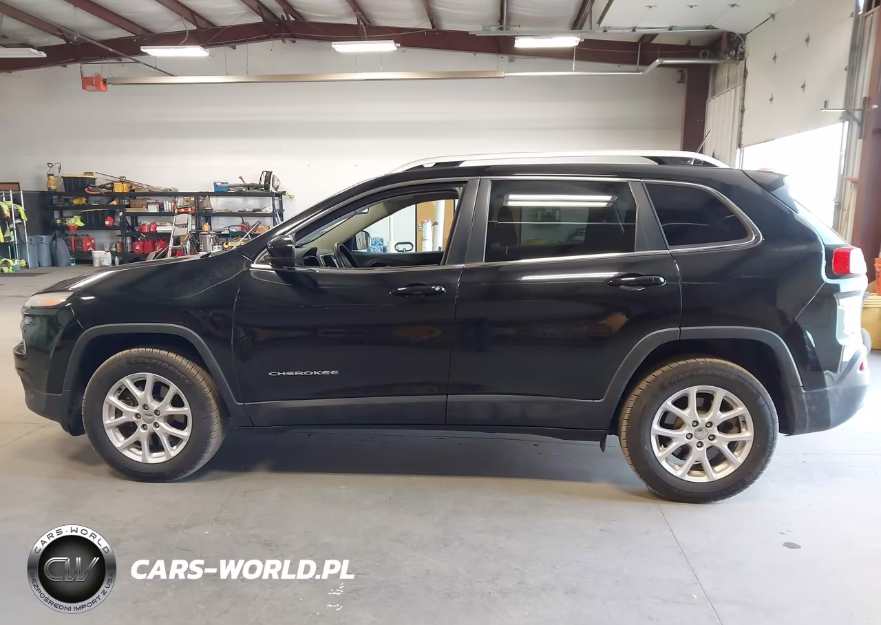 2018 Jeep Cherokee Latitude 4X4 VIN:1C4PJMCB6JD528507 - 15