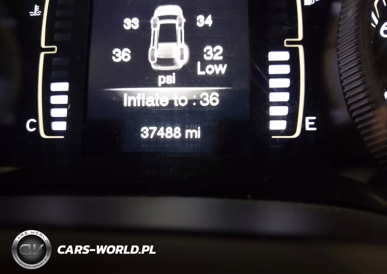 2018 Jeep Cherokee Latitude 4X4 VIN:1C4PJMCB6JD528507 - 16