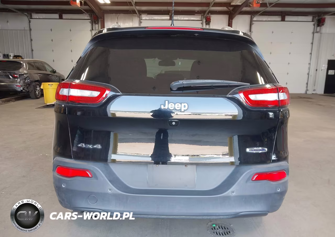 2018 Jeep Cherokee Latitude 4X4 VIN:1C4PJMCB6JD528507 - 17