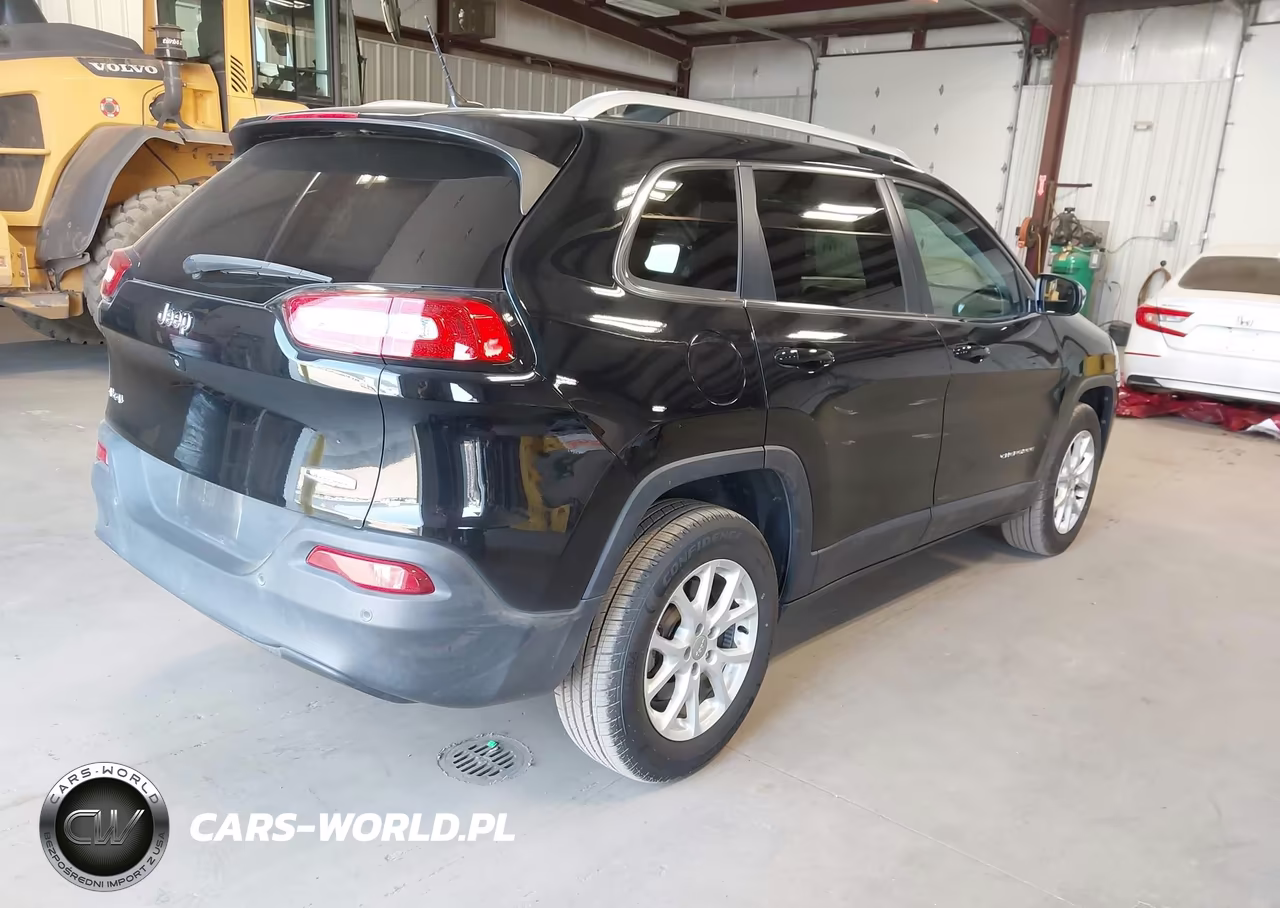 2018 Jeep Cherokee Latitude 4X4 VIN:1C4PJMCB6JD528507 - 4