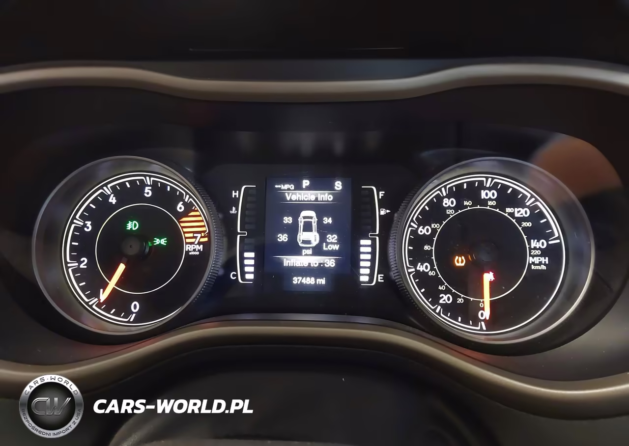 2018 Jeep Cherokee Latitude 4X4 VIN:1C4PJMCB6JD528507 - 7