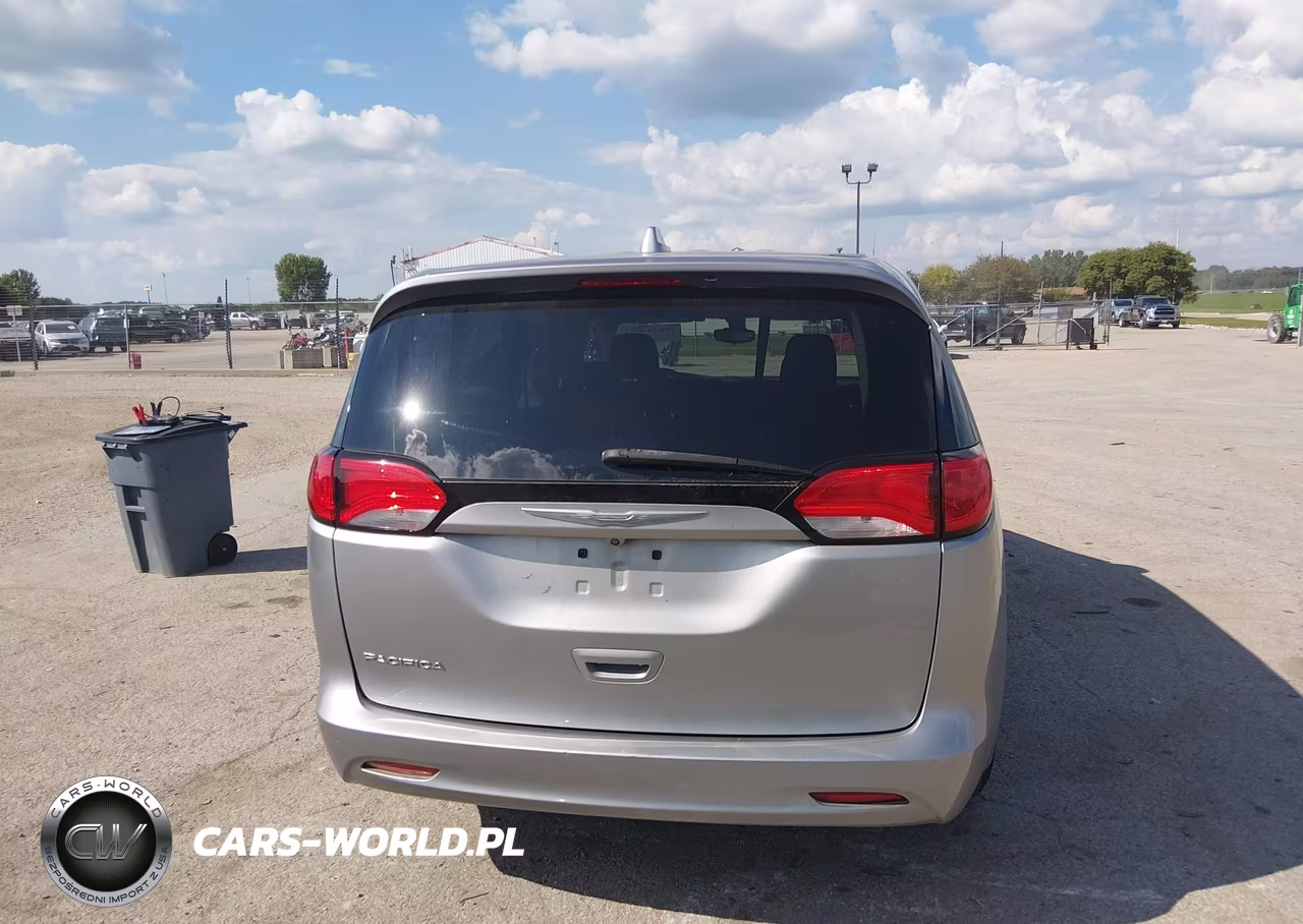 2017 Chrysler Pacifica Touring VIN:2C4RC1DG6HR668205 - 17