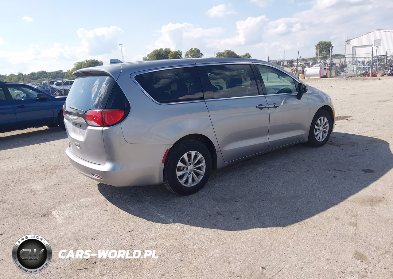 2017 Chrysler Pacifica Touring VIN:2C4RC1DG6HR668205 - 4