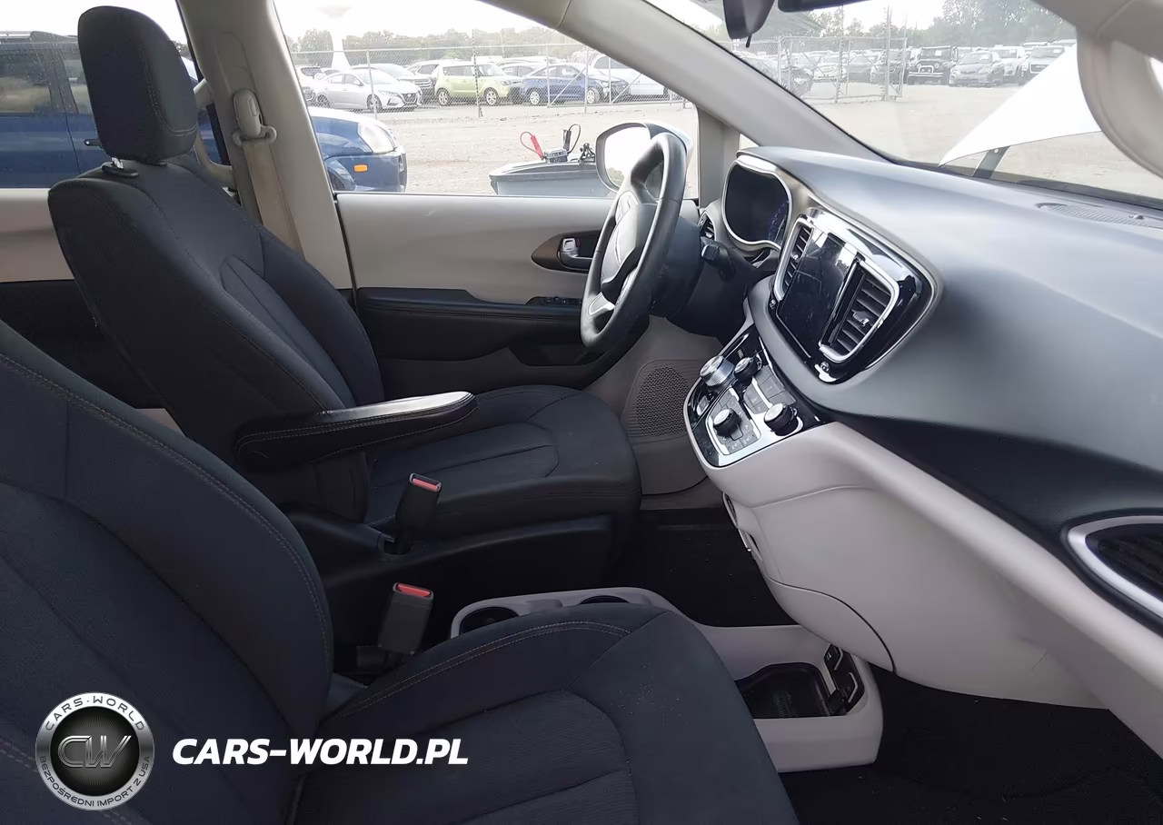 2017 Chrysler Pacifica Touring VIN:2C4RC1DG6HR668205 - 5