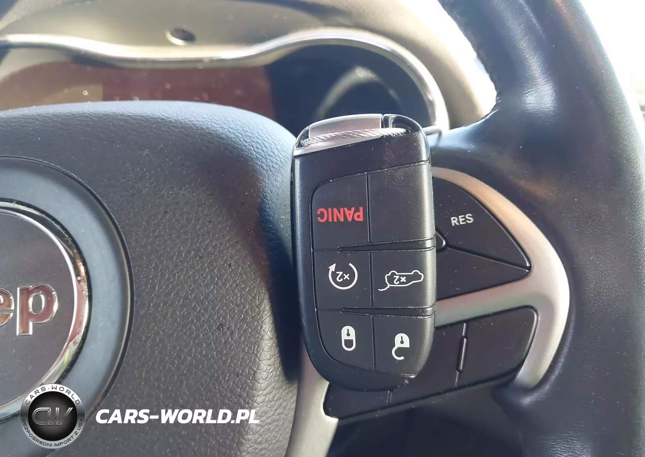 2019 Jeep Grand Cherokee Altitude 4X2 VIN:1C4RJEAG4KC832696 - 11