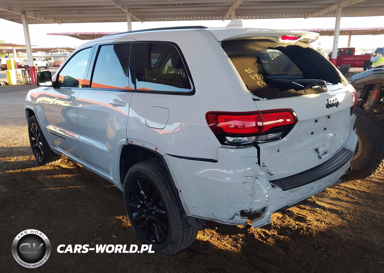 2019 Jeep Grand Cherokee Altitude 4X2 VIN:1C4RJEAG4KC832696 - 3