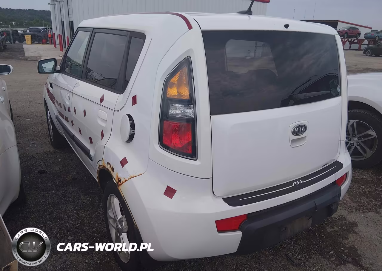 2010 Kia Soul + VIN:KNDJT2A20A7702562 - 3
