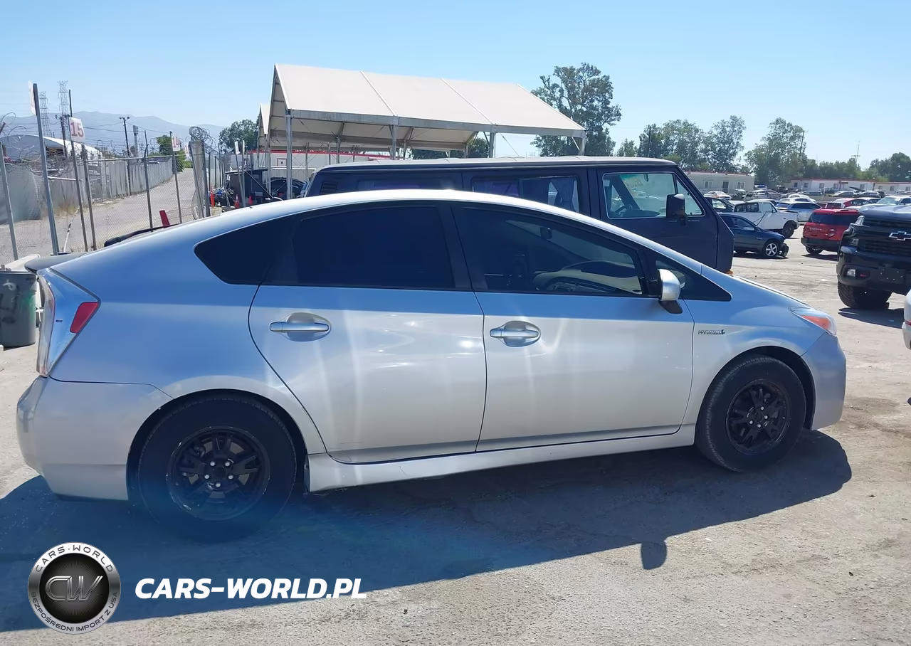 2012 Toyota Prius Two VIN:JTDKN3DUXC5379427 - 13