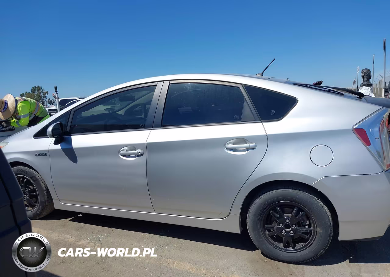 2012 Toyota Prius Two VIN:JTDKN3DUXC5379427 - 14