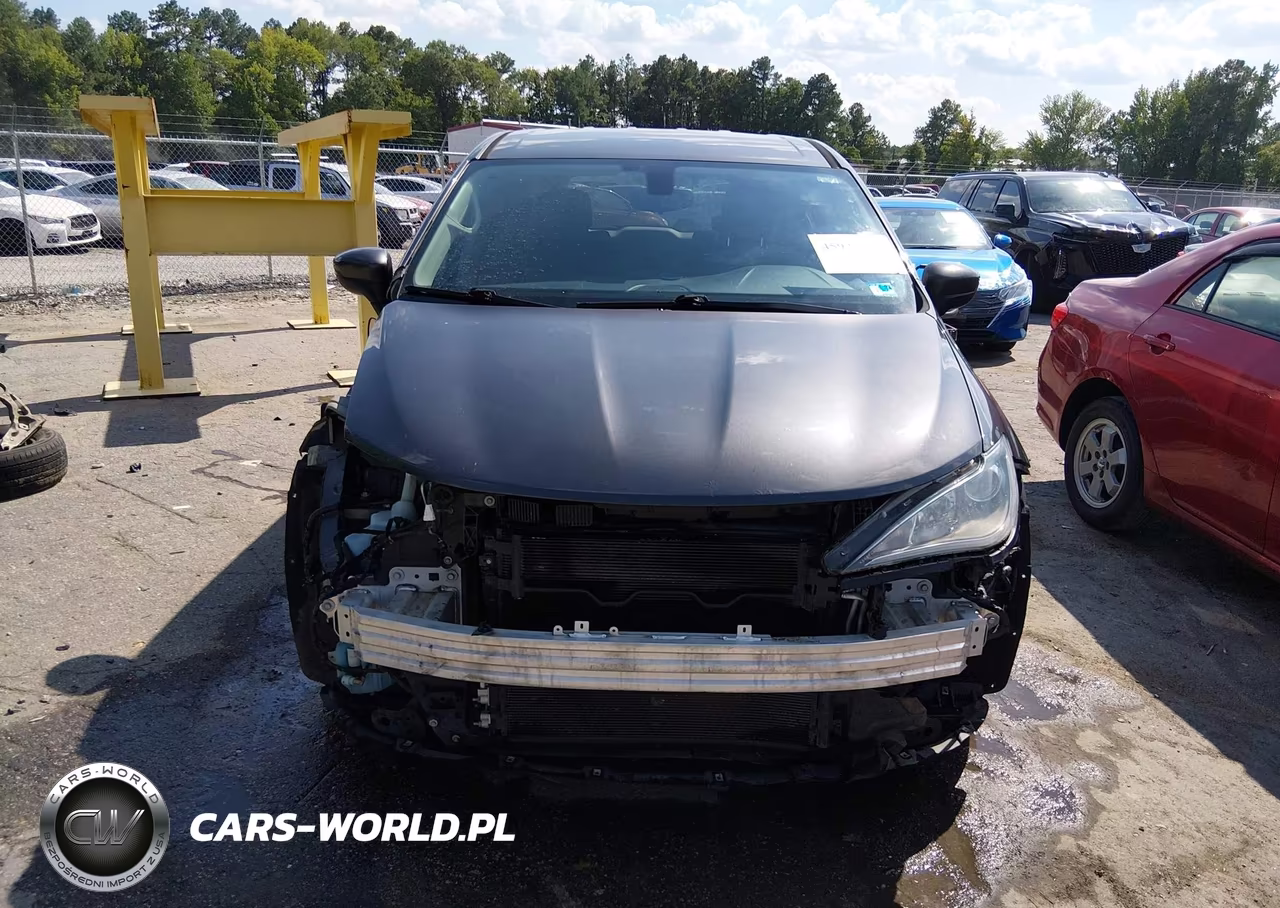 2017 Chrysler Pacifica Touring Plus VIN:2C4RC1BG4HR752980 - 13