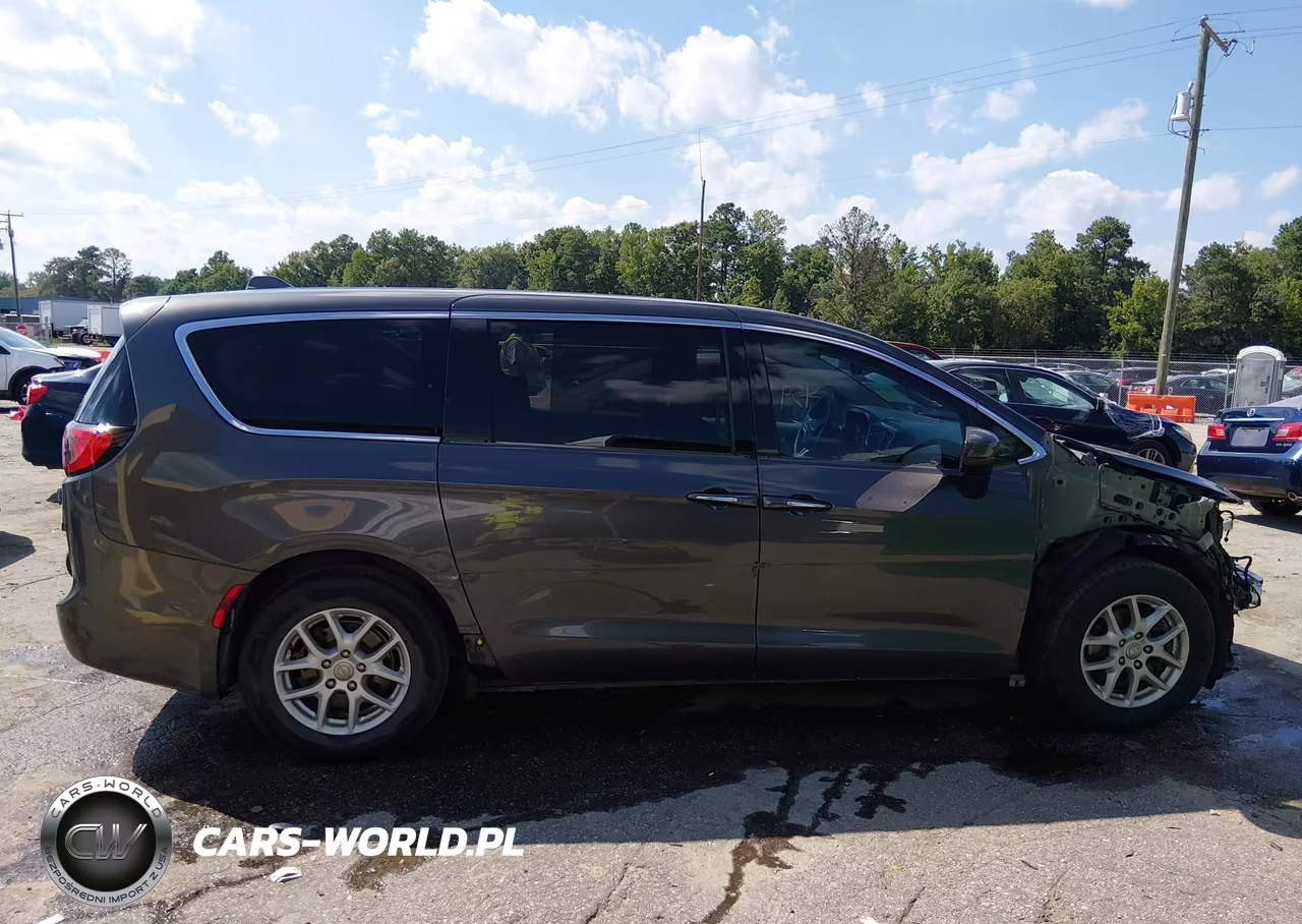2017 Chrysler Pacifica Touring Plus VIN:2C4RC1BG4HR752980 - 14