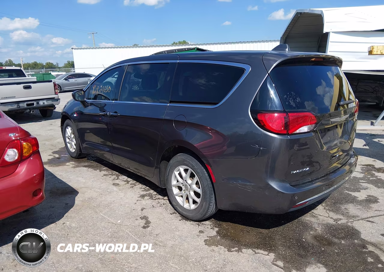 2017 Chrysler Pacifica Touring Plus VIN:2C4RC1BG4HR752980 - 3