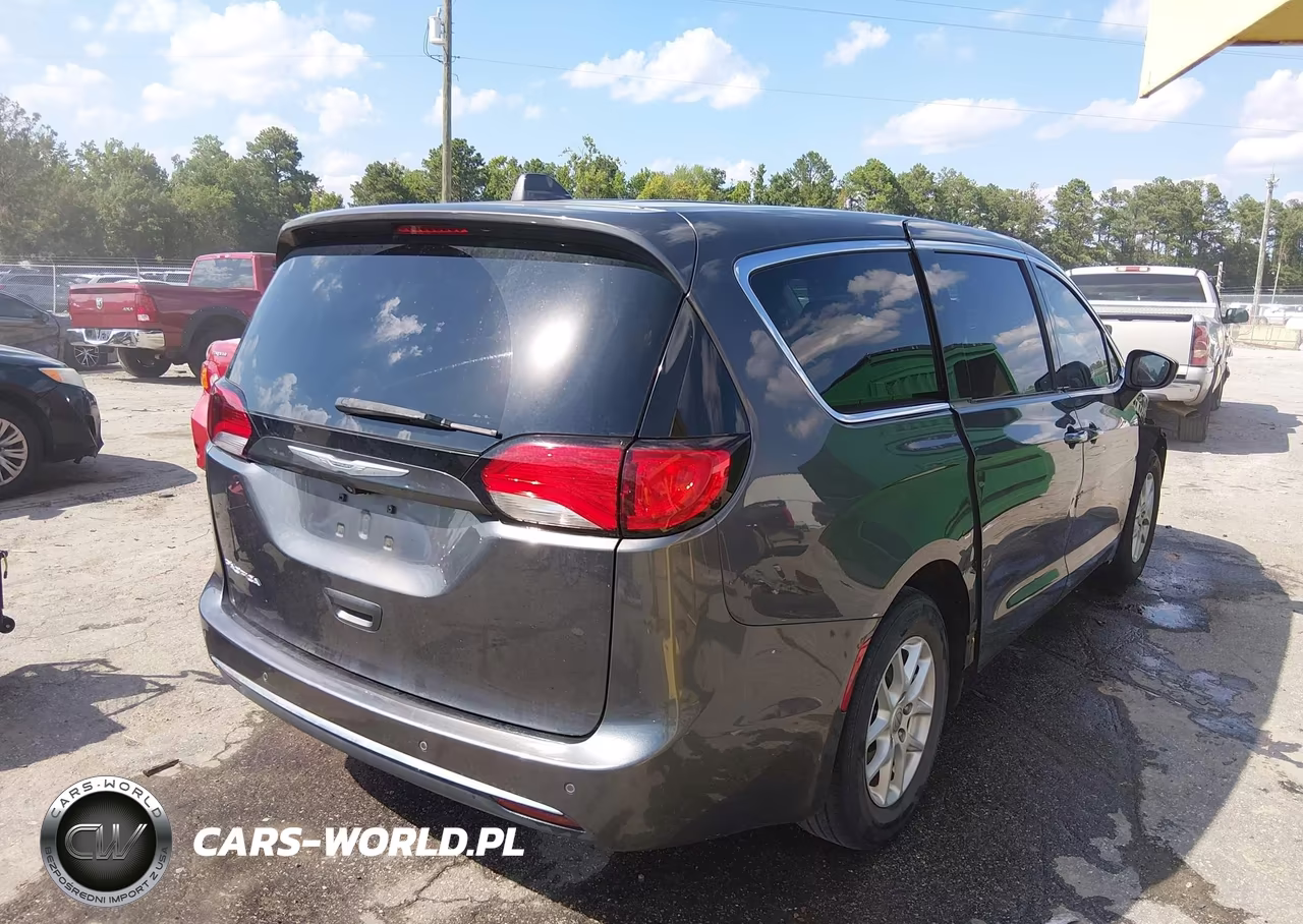 2017 Chrysler Pacifica Touring Plus VIN:2C4RC1BG4HR752980 - 4