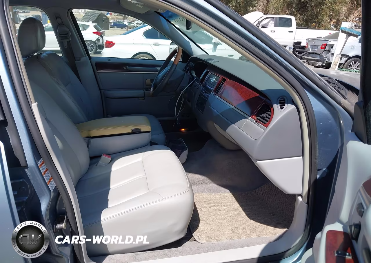 2004 Lincoln Town Car Ultimate VIN:1LNHM83W04Y644946 - 5