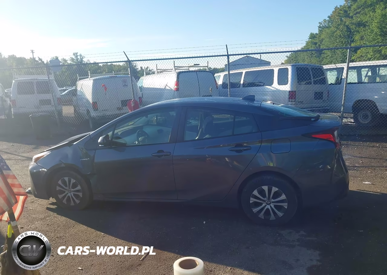 2020 Toyota Prius Le Awd-E VIN:JTDL9RFU1L3018432 - 14