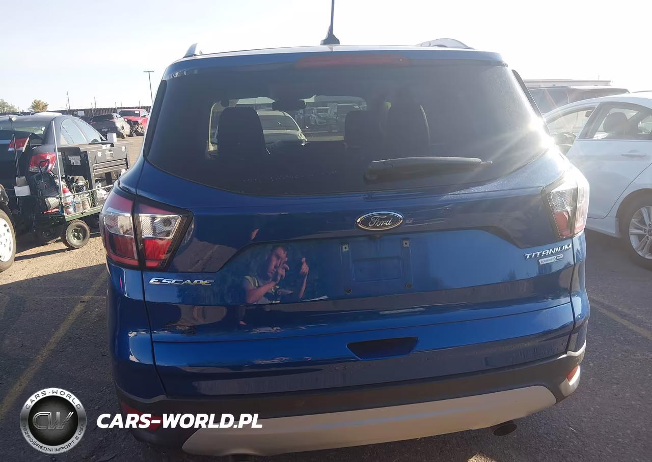 2018 Ford Escape Titanium VIN:1FMCU9J99JUB12837 - 16