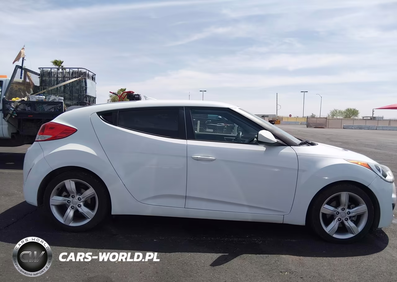 2015 Hyundai Veloster VIN:KMHTC6AD3FU238074 - 13