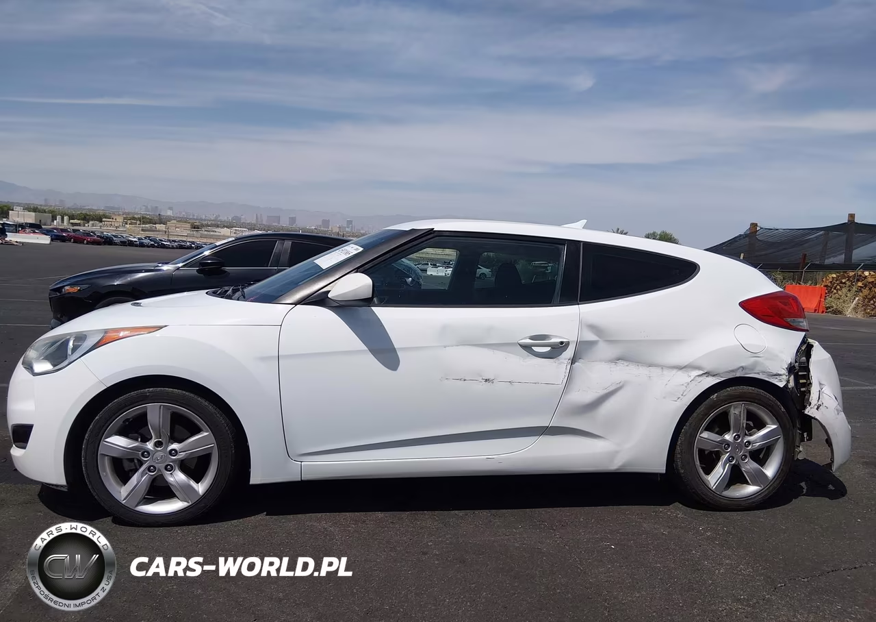 2015 Hyundai Veloster VIN:KMHTC6AD3FU238074 - 14