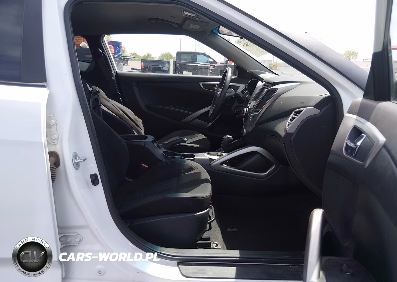 2015 Hyundai Veloster VIN:KMHTC6AD3FU238074 - 5