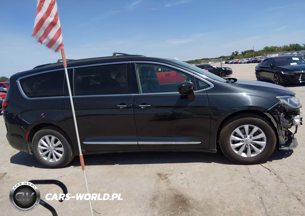 2017 Chrysler Pacifica Touring-L VIN:2C4RC1BG4HR532626 - 14