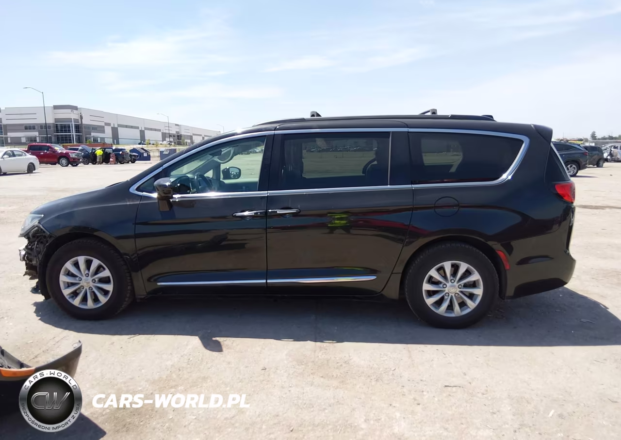 2017 Chrysler Pacifica Touring-L VIN:2C4RC1BG4HR532626 - 15